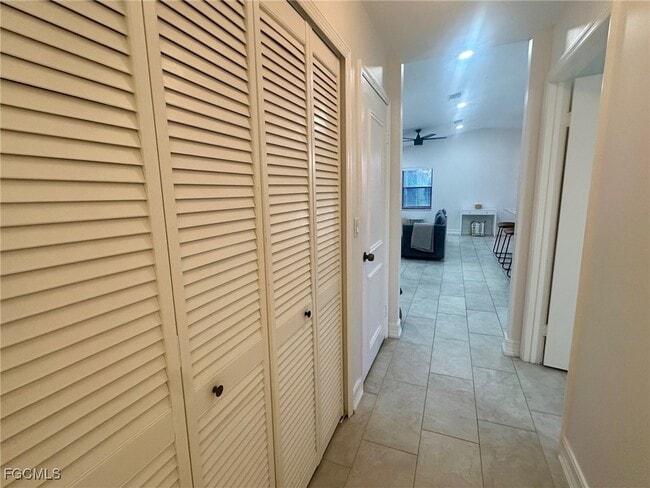 Building Photo - 4266 Island Cir