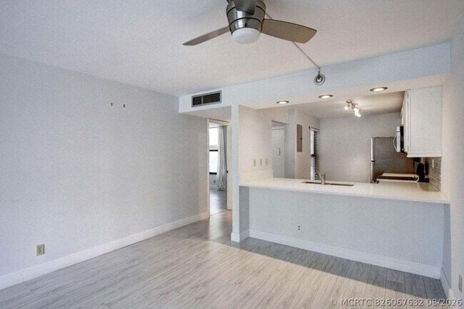 Building Photo - 11 Royal Palm Way