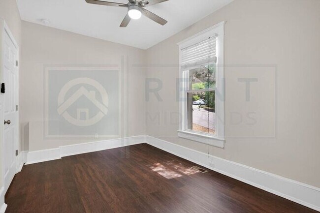 Building Photo - Entire Flat Available in Earlewood