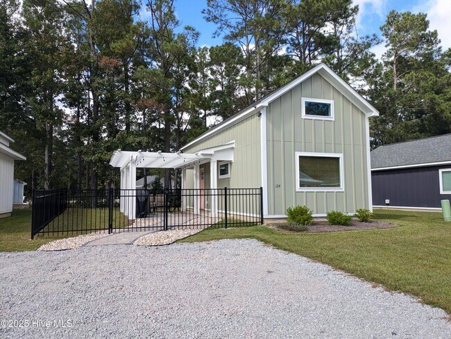Building Photo - 124 Long Pond Loop