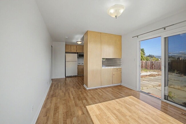 Building Photo - Rare 3 Bed, 2 Bath Home in Upper Seaside Cul-de-Sac with Spacious Yard
