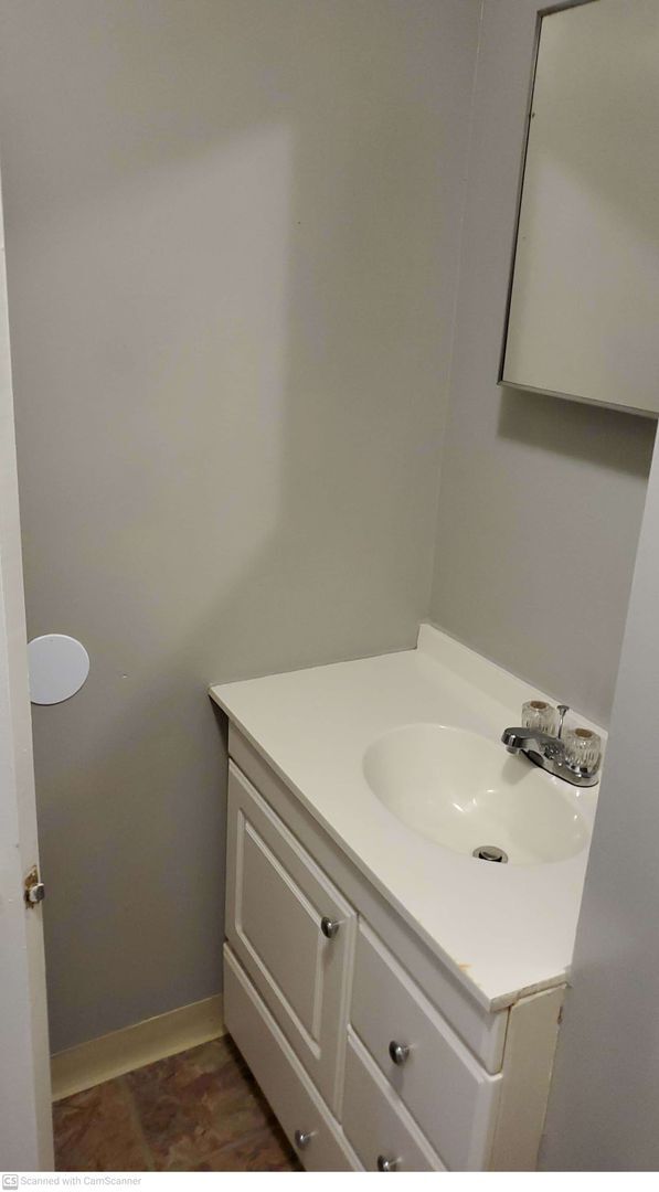 Building Photo - Great 2 bed 1.5 bath home includes bonus room and has central air conditioning!