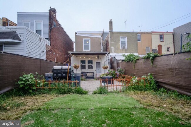 Building Photo - 3030 Edgemont St