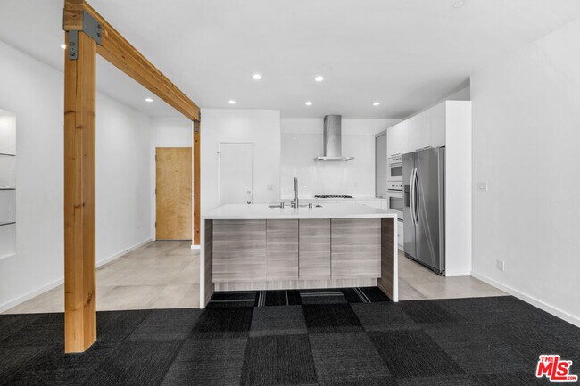 Building Photo - 2221 Ocean Ave