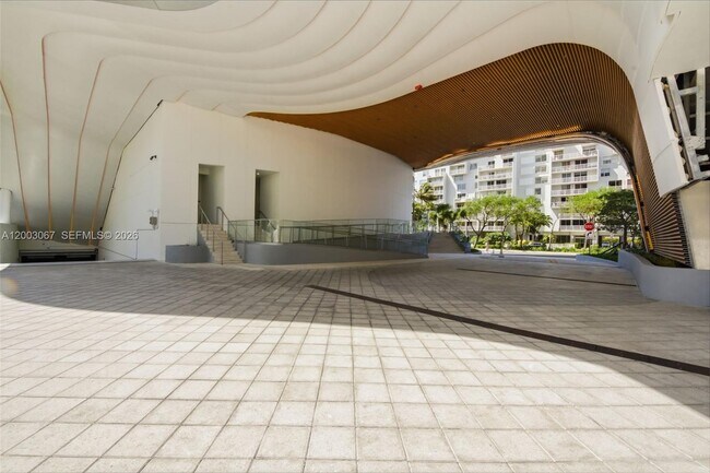 Building Photo - 175 SE 25th Rd