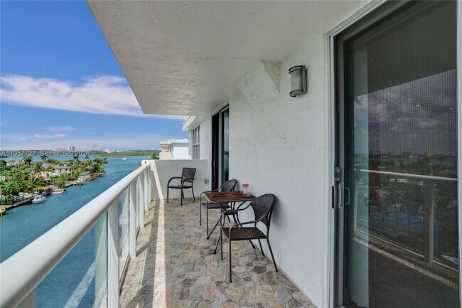 Building Photo - 10000 W Bay Harbor Dr