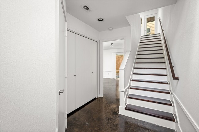 Building Photo - 2924 Cline St