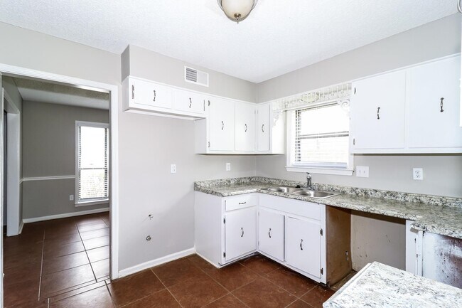 Building Photo - 6628 Birch Run Ln