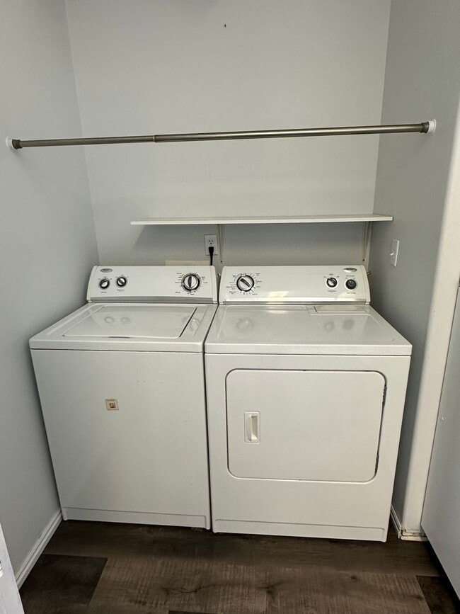 Building Photo - THIS IS A LEASE TAKEOVER, PLEASE CONTACT THE CURRENT TENANT, TANNER @ 801-688-4161 - Cute 3 Bed 1...