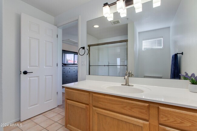 Building Photo - 2647 N Miller Rd