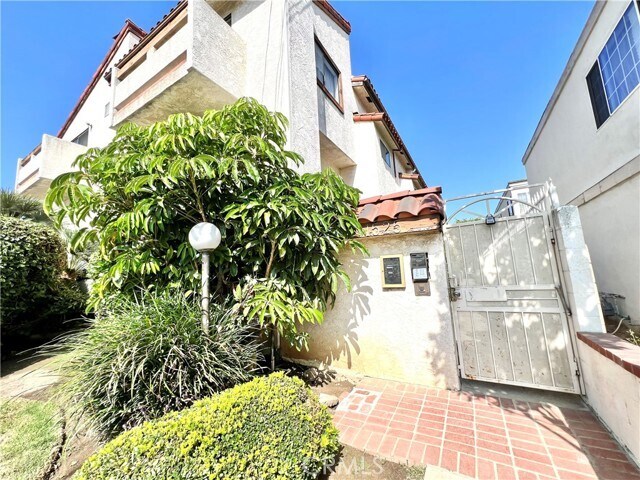 Building Photo - 1525 W 158th St