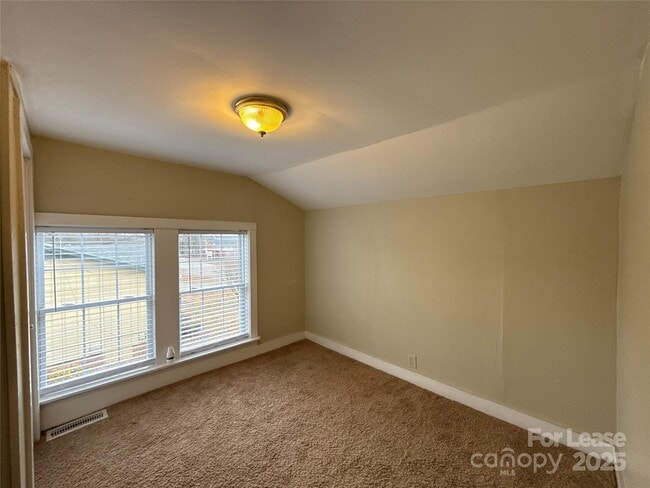 Building Photo - 1211 W Bank St