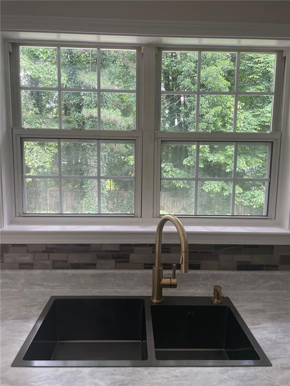 Building Photo - 620 Manor Glen Dr