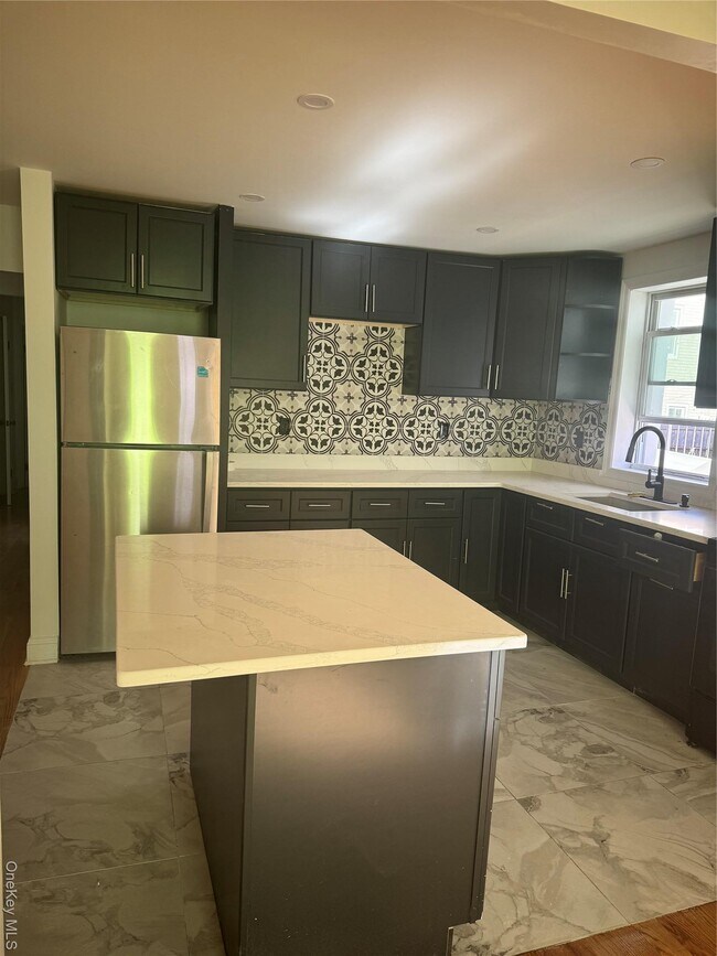 Building Photo - 39 Spruce St