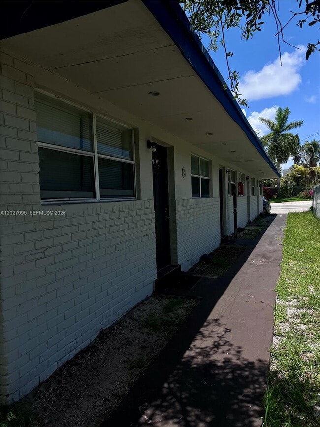 Building Photo - 109 NW 14th Way