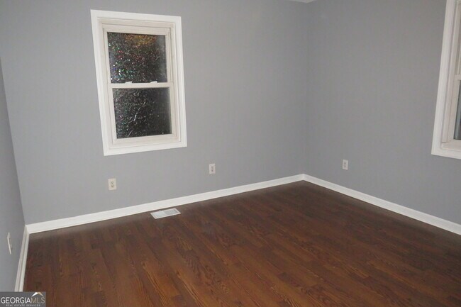 Building Photo - 1105 Hampton Rd