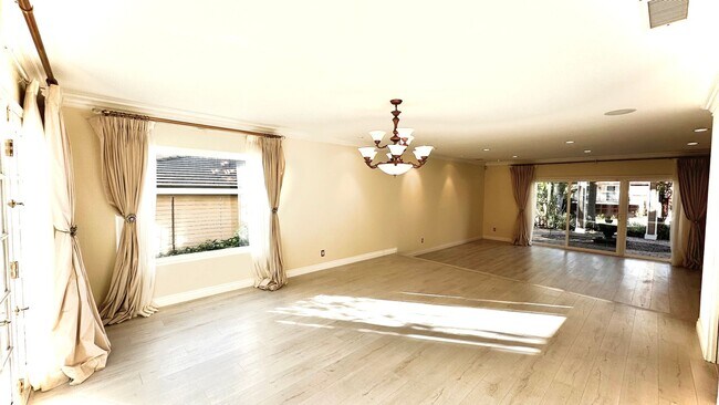 Building Photo - ABSOLUTELY STUNNING ENTERTAINER HOME (4 be...