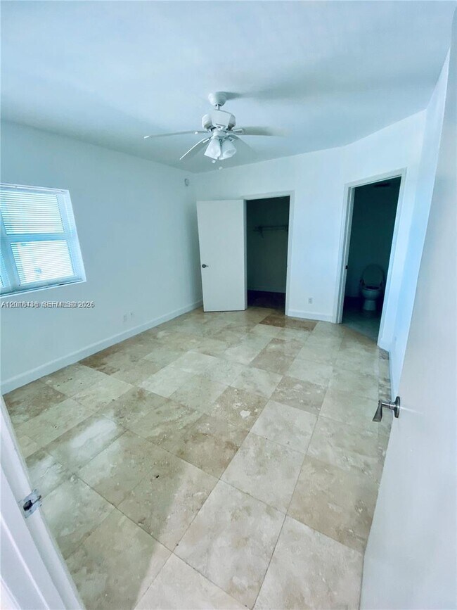 Building Photo - 14951 Royal Oaks Ln