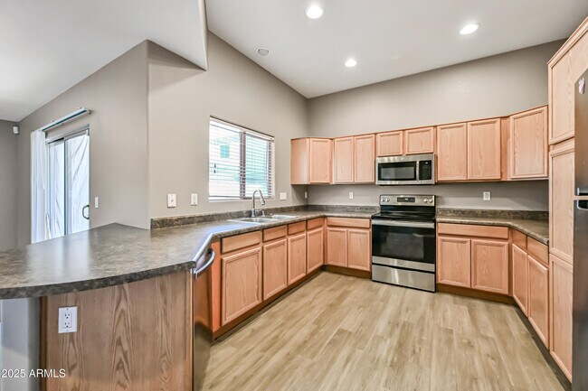Building Photo - 8053 W Waltann Ln