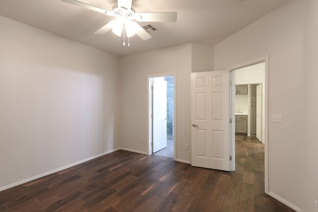 Building Photo - 2 Bedroom Condo In Guard Gated Summerlin C...