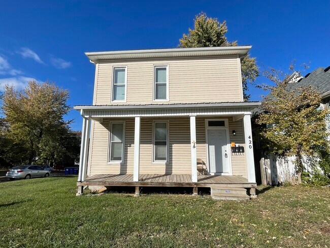 Primary Photo - 420 W 7th St