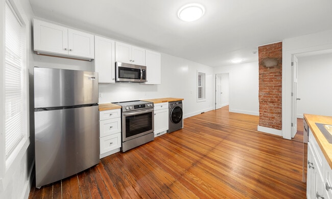 Building Photo - 323 Williams St