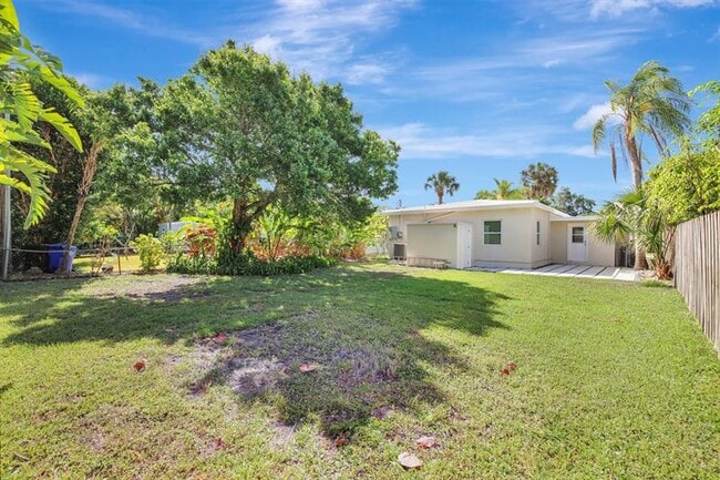 Building Photo - 933 SW 19th St