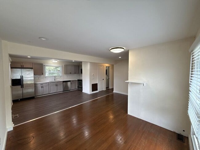Building Photo - T.R. Lawing Realty Property