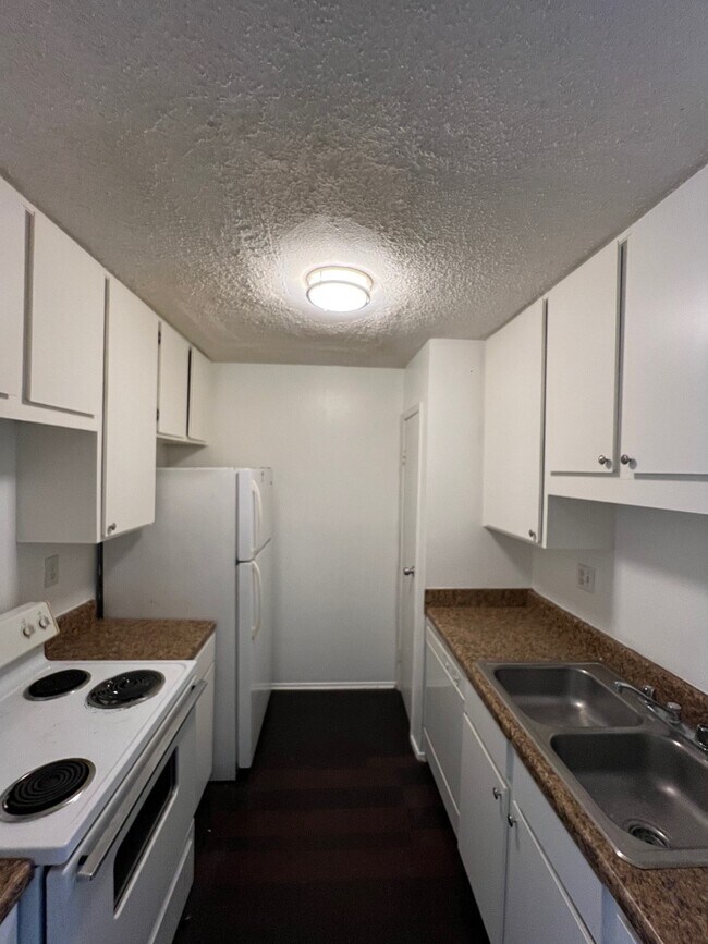 Building Photo - 10053 Westpark Dr