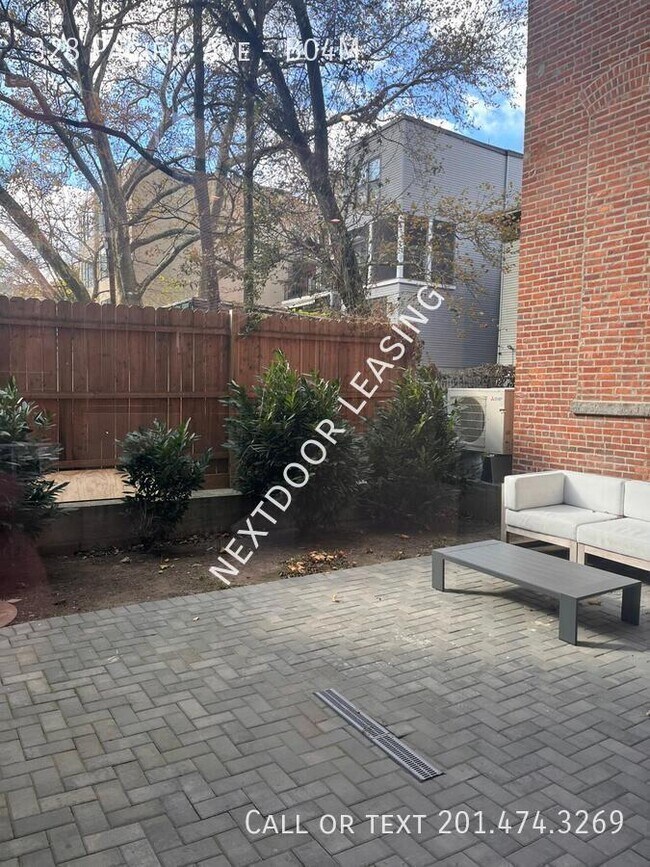 Building Photo - 328 Pacific Ave