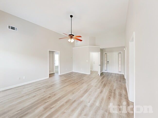 Building Photo - 104 Logan Creek Ct