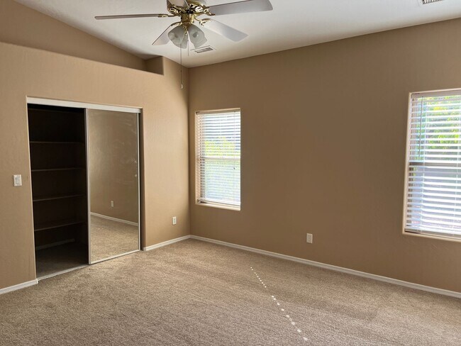Building Photo - Spacious Three Bedroom Home in Granville R...