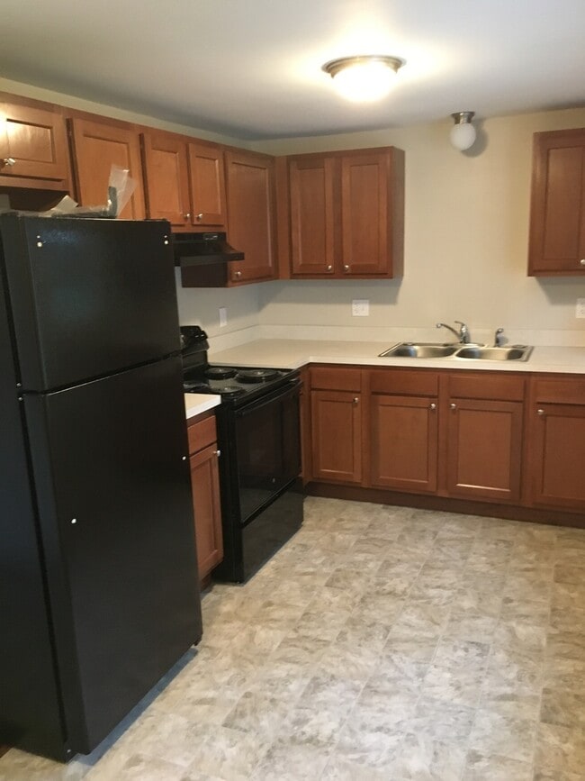 Building Photo - Sparkling N Syr 3 bedroom close to schools