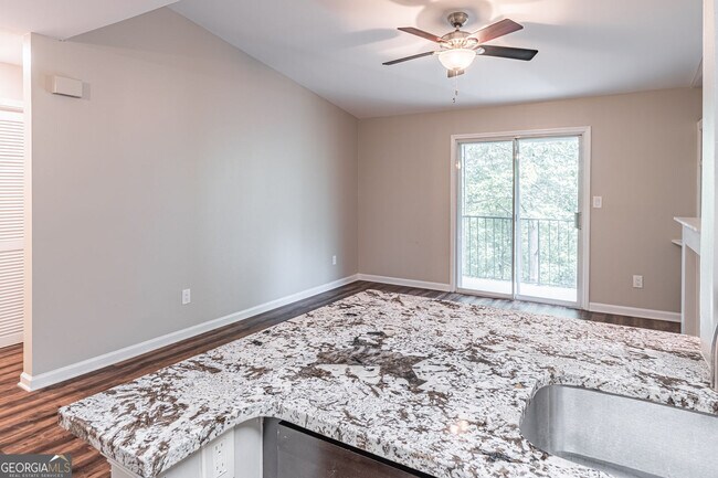 Building Photo - 547 Granville Ct