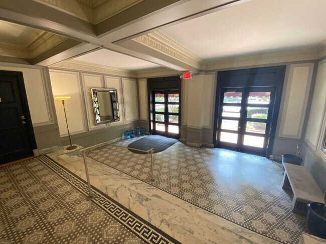 Building Photo - Have Breakfast at Tiffany's! Dupont's Gleaming Light Filled 2 En-suites w/ W/D at the Tiffany!