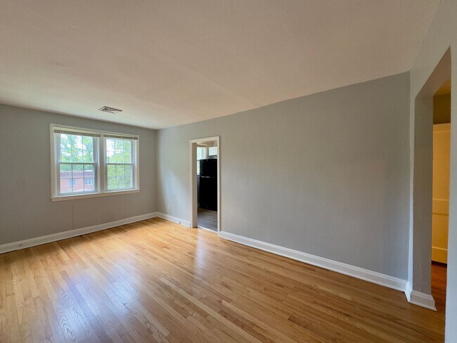 Building Photo - 6113 Chinquapin Pkwy