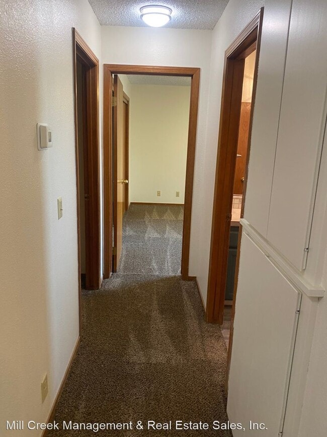 Building Photo - 3 br, 2 bath House - 1035 S. Regina