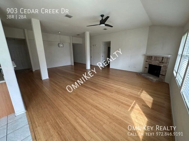 Building Photo - 903 Cedar Creek Dr