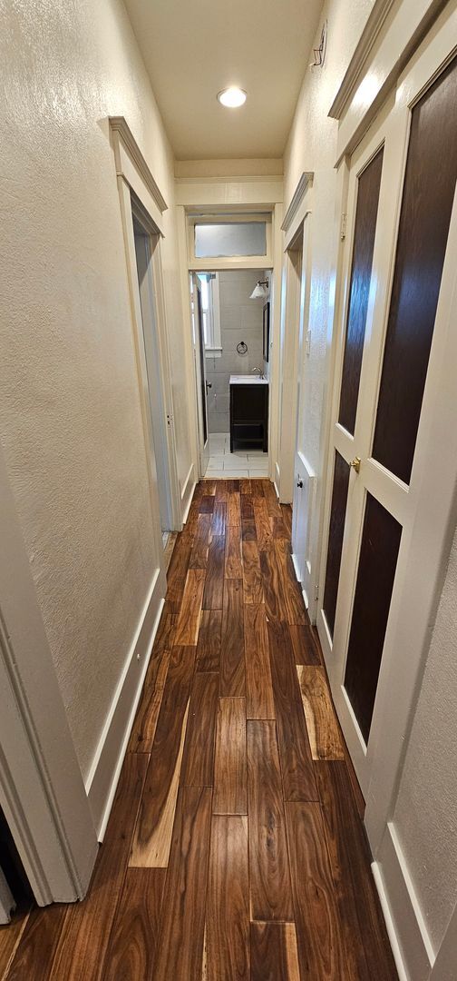 Building Photo - 2 bed 1 bath plus office/Den room, Downtown Reno, UNR. Duplex FOR RENT!