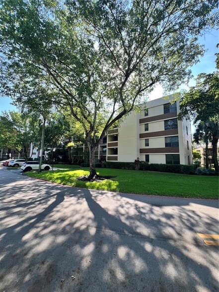 Primary Photo - 100 NW 76th Ave