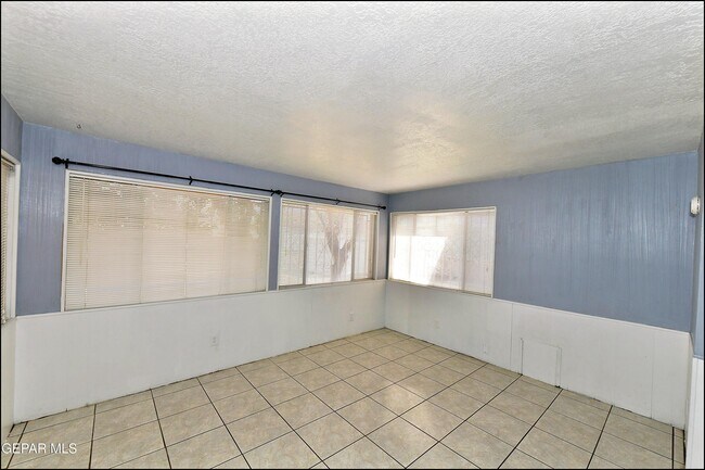 Building Photo - 5613 Creston Ave