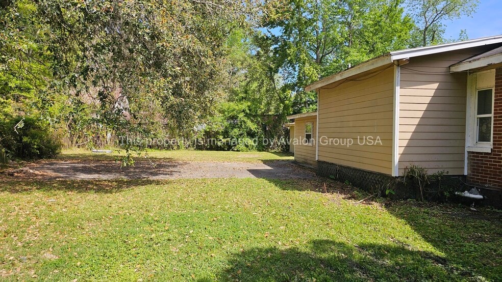 Building Photo - 2701 Lowell Ave