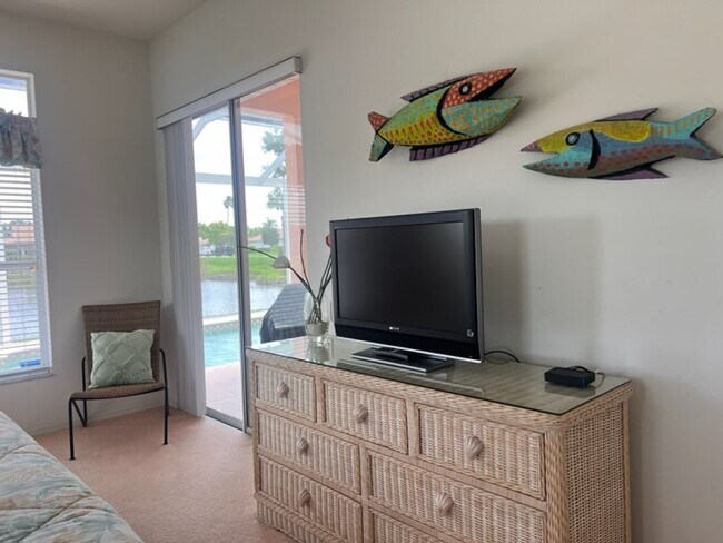 Building Photo - 2BR+Office with sleeper/2BA Single Family ...