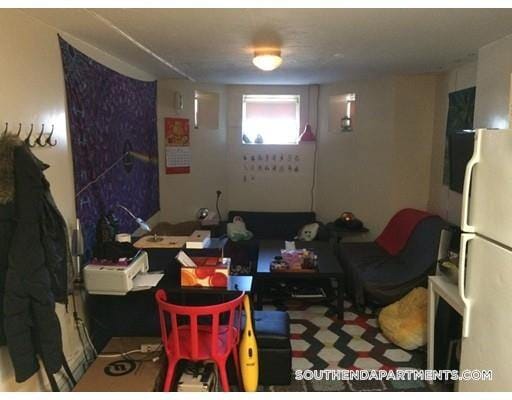 Building Photo - 92 Hammond St