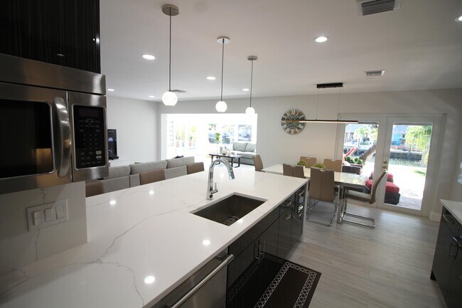 Building Photo - 2548 SE 14th St