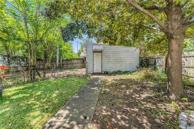 Building Photo - 10103 Almira Ave