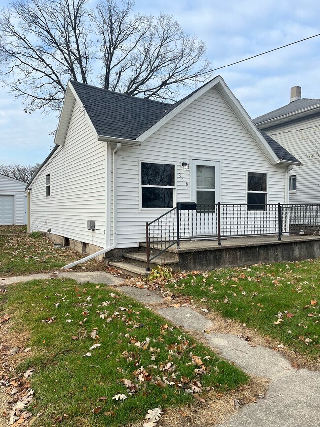 Primary Photo - 316 Burr Oak Ave