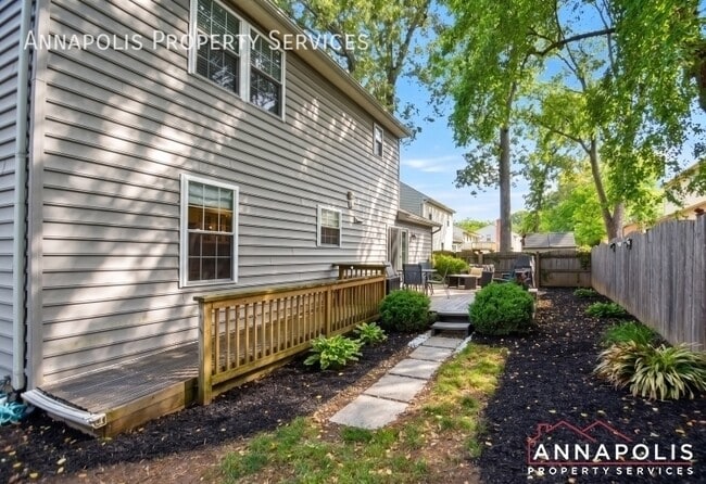 Building Photo - 552 Benforest Dr