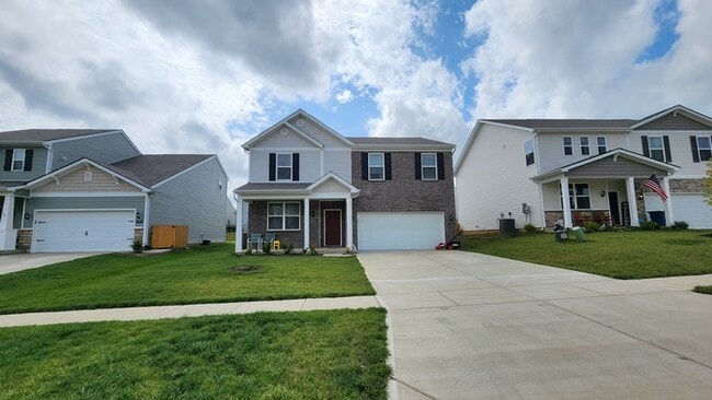Primary Photo - Spacious 4 Beds 3 Baths in Shelbyville