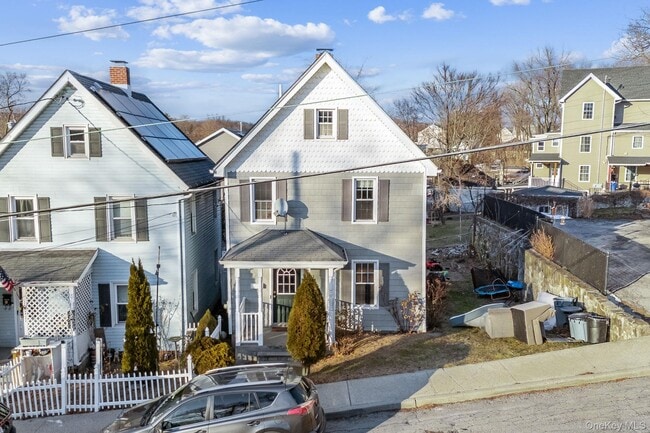 Building Photo - 983 Warren Ave